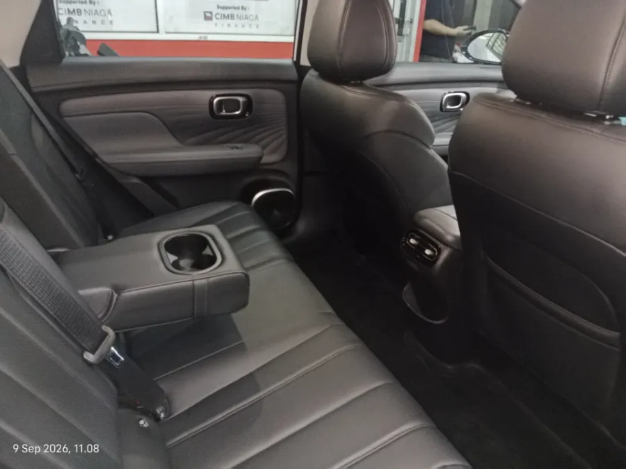 Foto Mobil Bekas Kabin Belakang Aion UT Premium tahun 2026