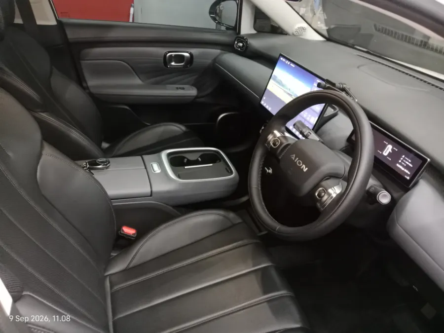 Foto Mobil Bekas Kabin Depan Aion UT Premium tahun 2026