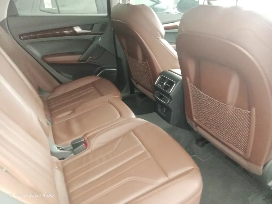 Foto Mobil Bekas Kabin Belakang Audi Q5 2.0 TFSI Quattro tahun 2018