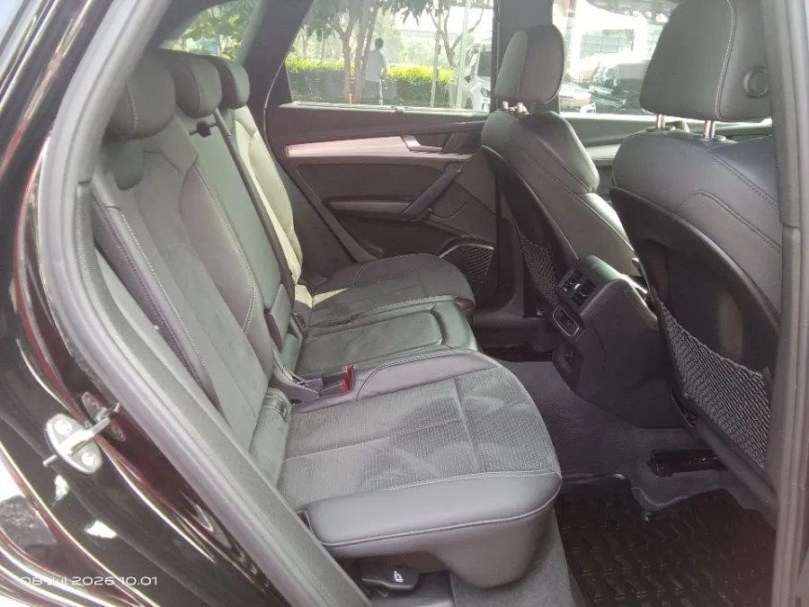 Foto Mobil Bekas Kabin Belakang Audi Q5 2.0 TFSI Quattro tahun 2022