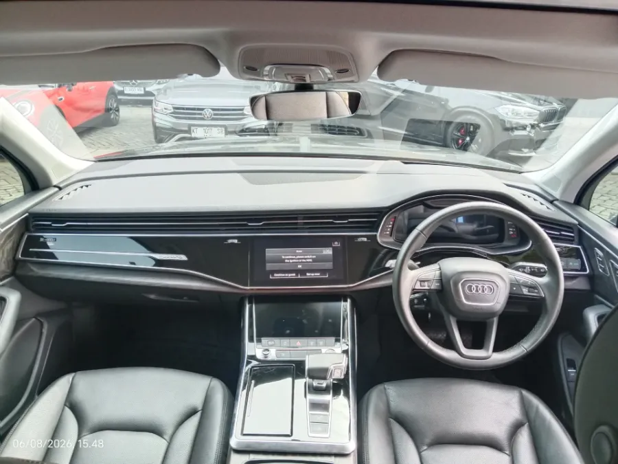Foto Mobil Bekas Dashboard Audi Q7 3.0 TFSI tahun 2022