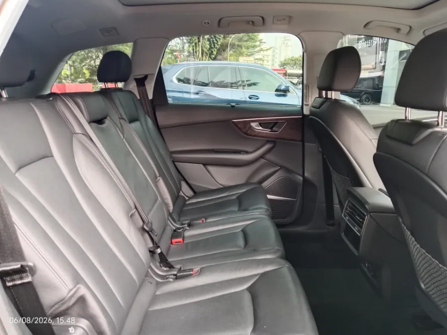 Foto Mobil Bekas Kabin Belakang Audi Q7 3.0 TFSI tahun 2022