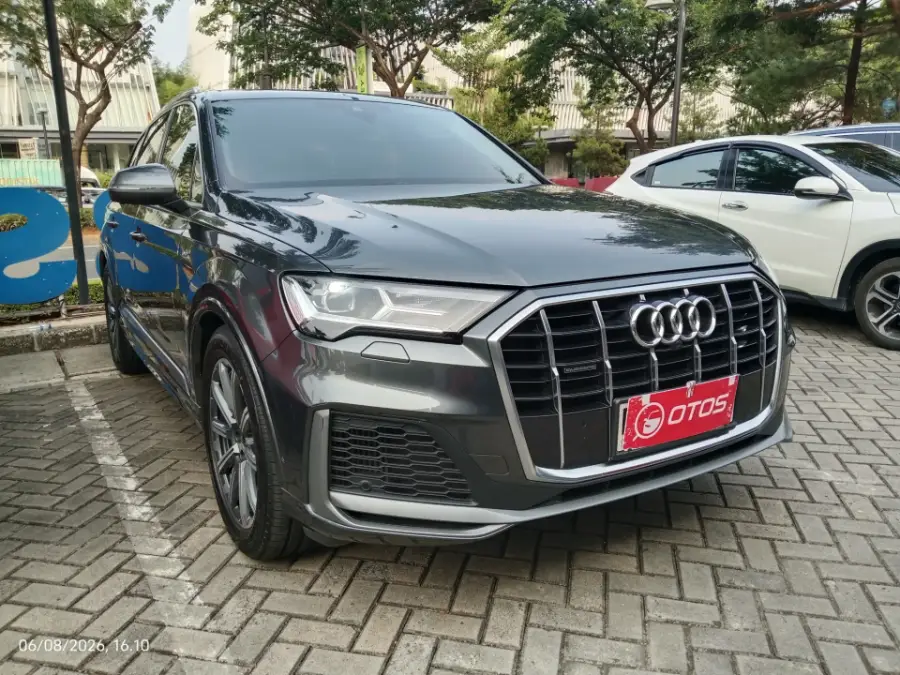 Foto Mobil Bekas Kanan Depan Audi Q7 3.0 TFSI tahun 2022