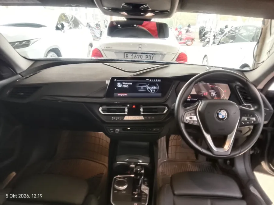 Foto Mobil Bekas Dashboard BMW 218i 1.5 tahun 2022