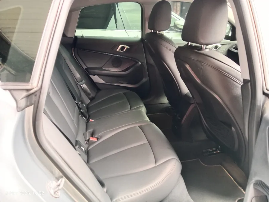 Foto Mobil Bekas Kabin Belakang BMW 218i 1.5 tahun 2022