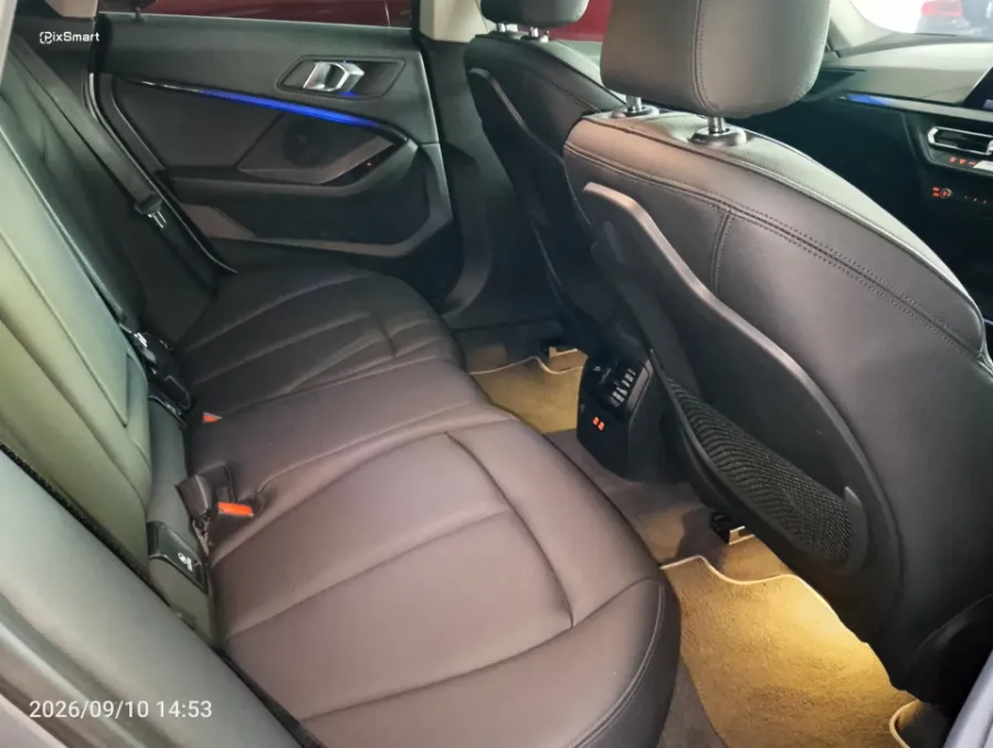 Foto Mobil Bekas Kabin Belakang BMW 218i 1.5 tahun 2022