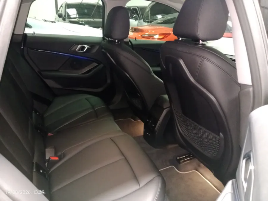 Foto Mobil Bekas Kabin Belakang BMW 218i 1.5 tahun 2022
