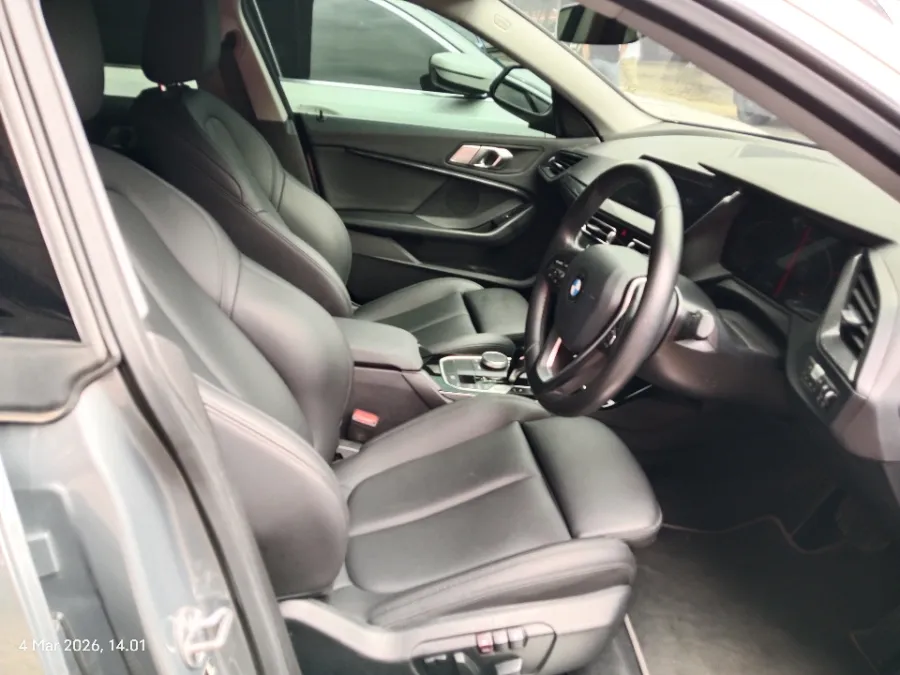 Foto Mobil Bekas Kabin Depan BMW 218i 1.5 tahun 2022
