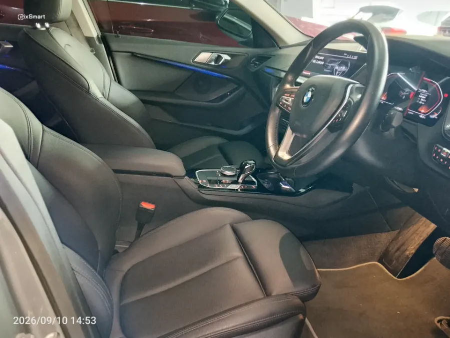 Foto Mobil Bekas Kabin Depan BMW 218i 1.5 tahun 2022