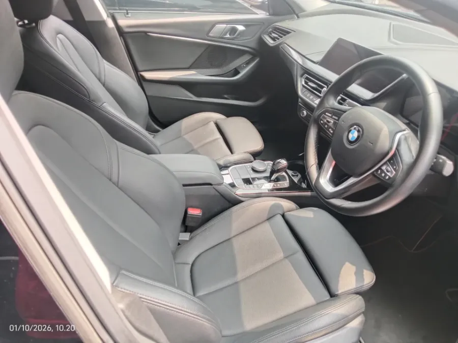 Foto Mobil Bekas Kabin Depan BMW 218i 1.5 tahun 2022