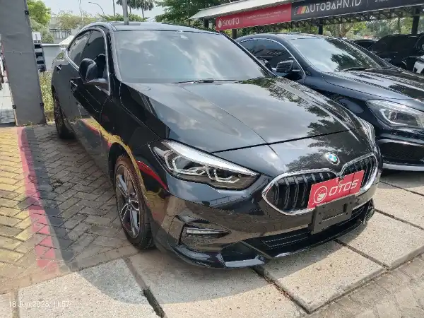 2022 BMW 218i 1.5 - Foto 1 dari 6
