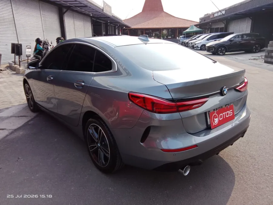 Foto Mobil Bekas Kiri Belakang BMW 218i 1.5 tahun 2022
