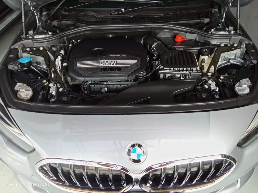 Foto Mobil Bekas Mesin BMW 218i 1.5 tahun 2022