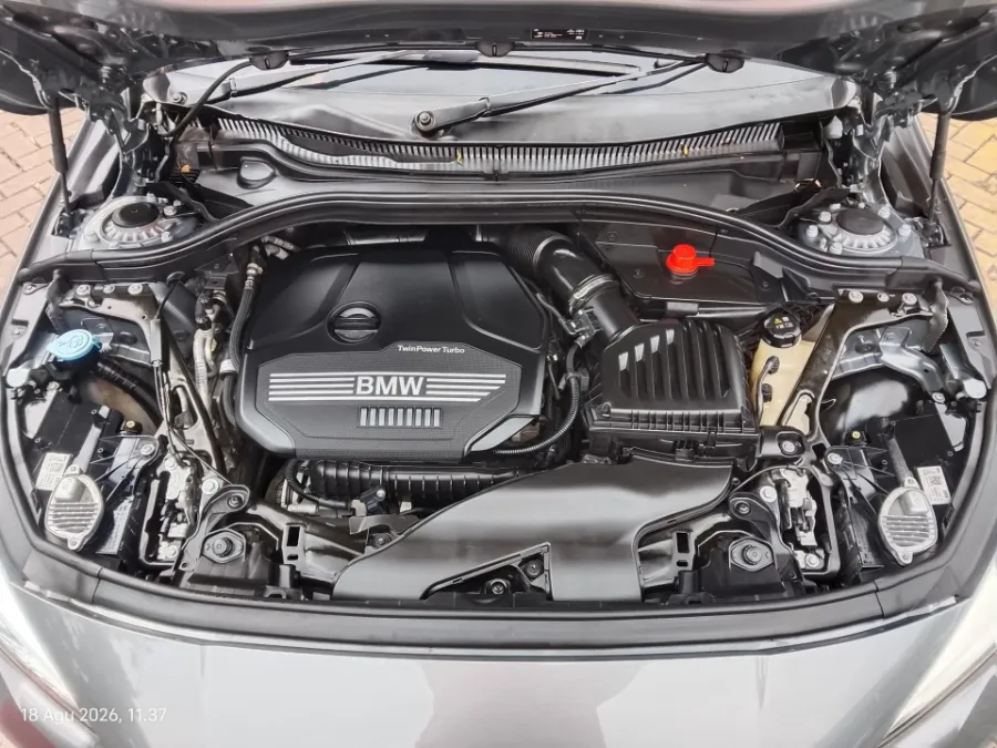 Foto Mobil Bekas Mesin BMW 218i 1.5 tahun 2022