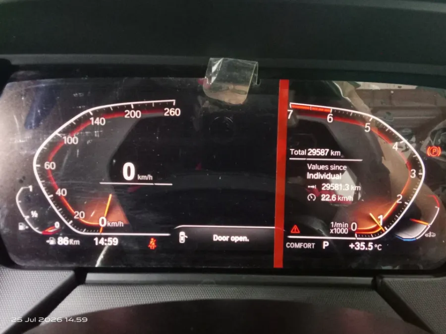 Foto Mobil Bekas Odometer BMW 218i 1.5 tahun 2022