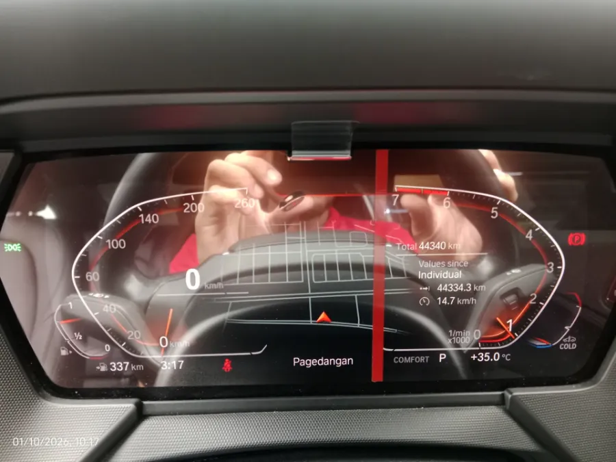 Foto Mobil Bekas Odometer BMW 218i 1.5 tahun 2022