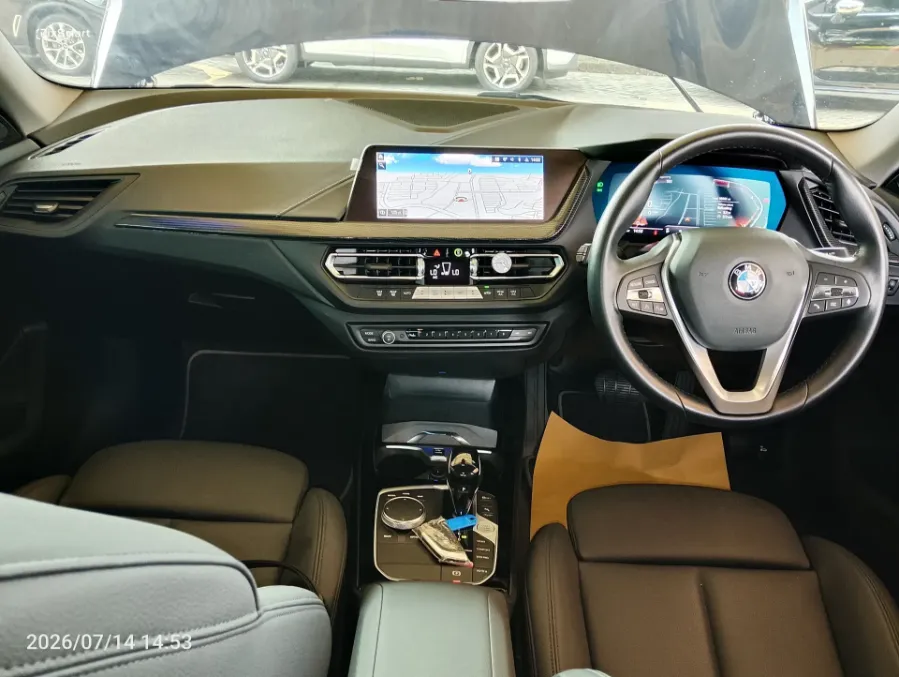 Foto Mobil Bekas Dashboard BMW 218i 1.5 tahun 2023