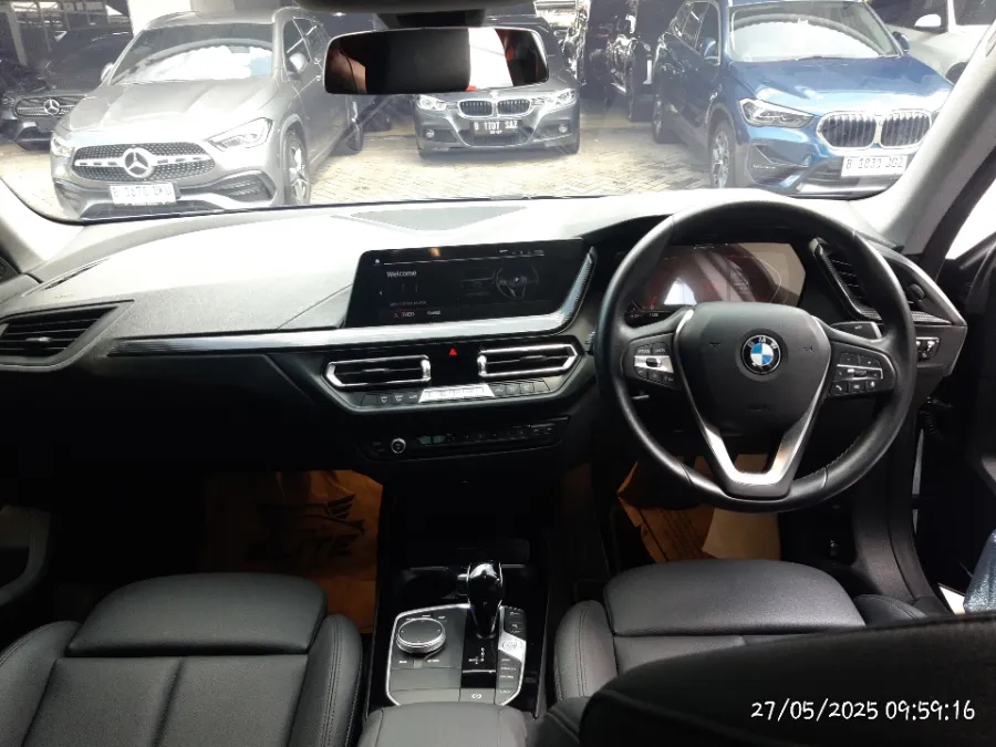 Foto Mobil Bekas Dashboard BMW 218i 1.5 tahun 2023