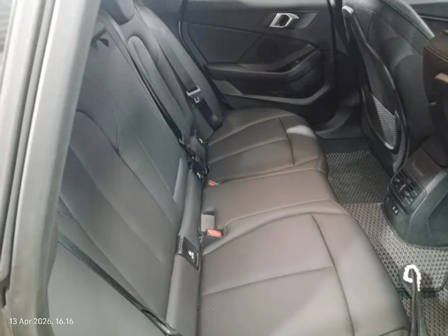 Foto Mobil Bekas Kabin Belakang BMW 218i 1.5 tahun 2023