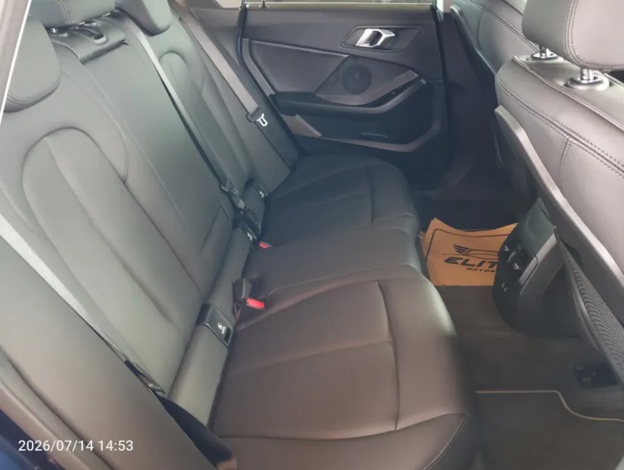 Foto Mobil Bekas Kabin Belakang BMW 218i 1.5 tahun 2023