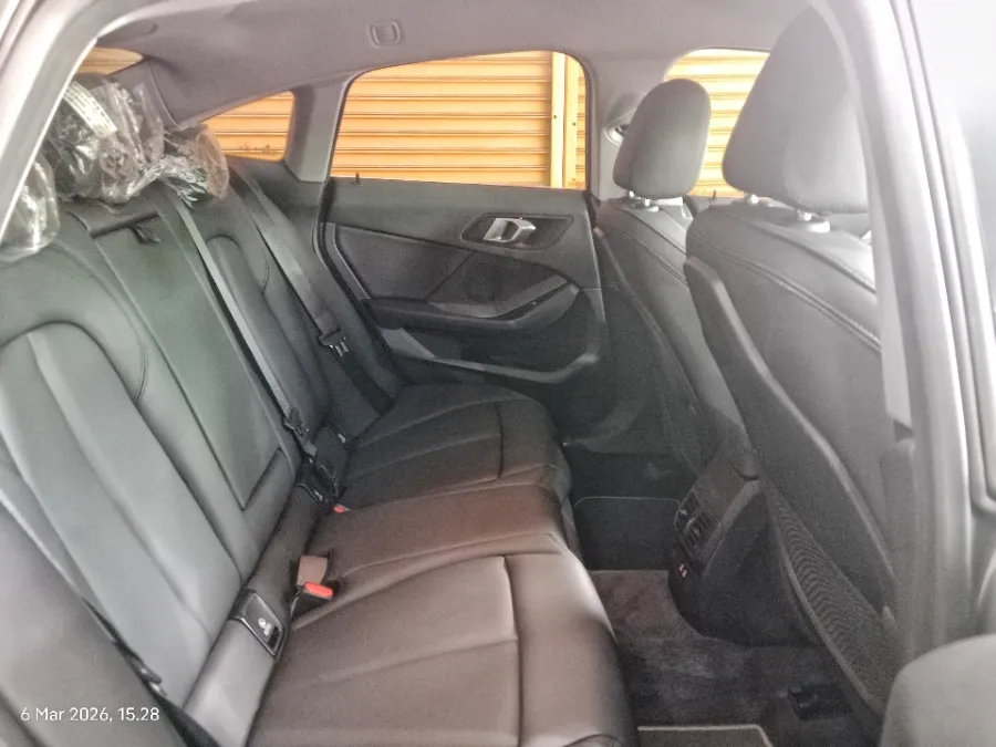 Foto Mobil Bekas Kabin Belakang BMW 218i 1.5 tahun 2023
