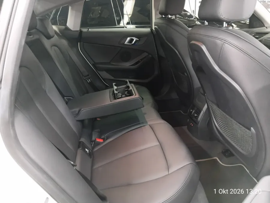 Foto Mobil Bekas Kabin Belakang BMW 218i 1.5 tahun 2023