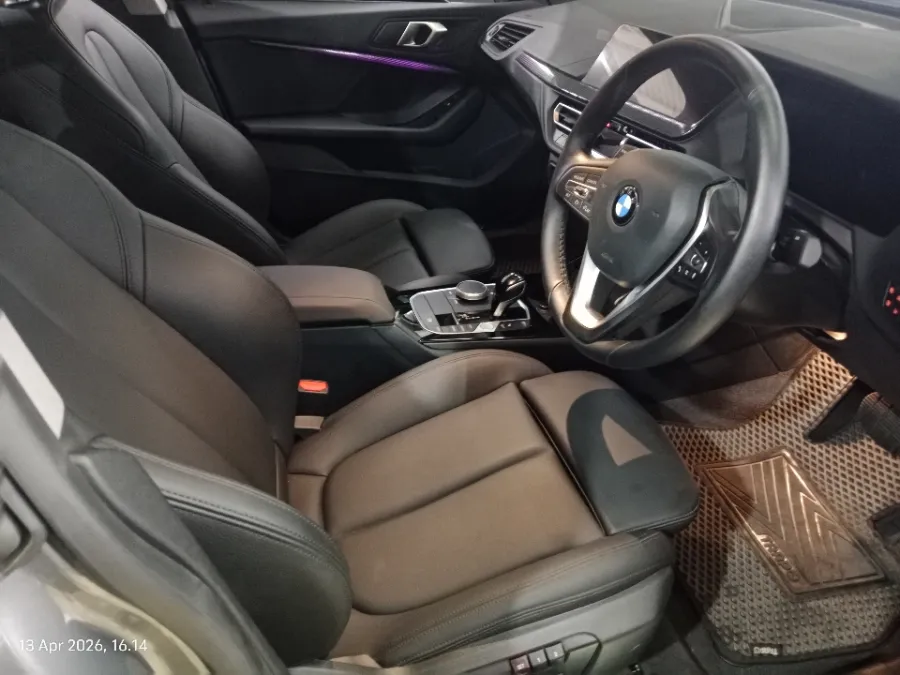 Foto Mobil Bekas Kabin Depan BMW 218i 1.5 tahun 2023