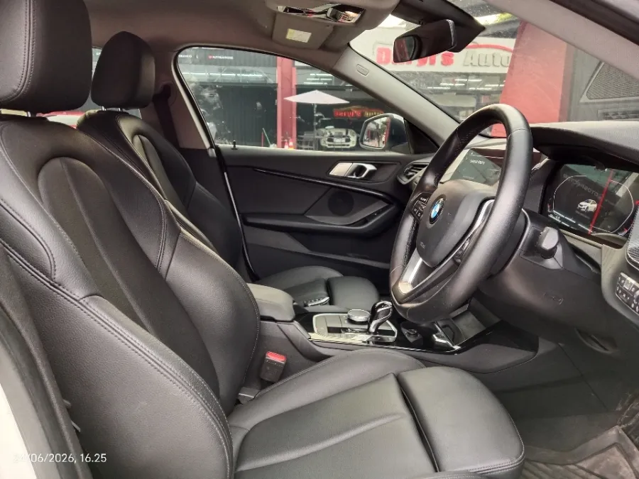 Foto Mobil Bekas Kabin Depan BMW 218i 1.5 tahun 2023