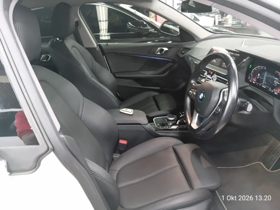 Foto Mobil Bekas Kabin Depan BMW 218i 1.5 tahun 2023