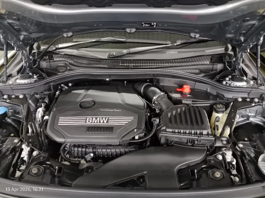 Foto Mobil Bekas Mesin BMW 218i 1.5 tahun 2023
