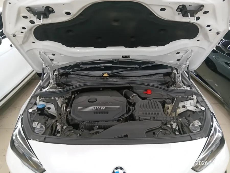 Foto Mobil Bekas Mesin BMW 218i 1.5 tahun 2023