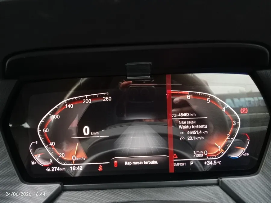 Foto Mobil Bekas Odometer BMW 218i 1.5 tahun 2023