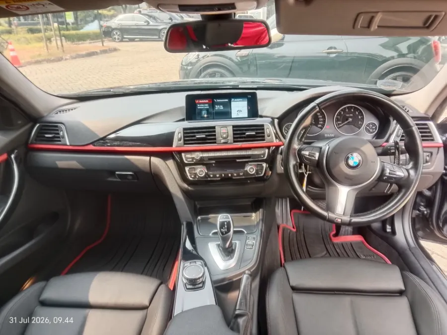 Foto Mobil Bekas Dashboard BMW 320i 2.0 tahun 2016