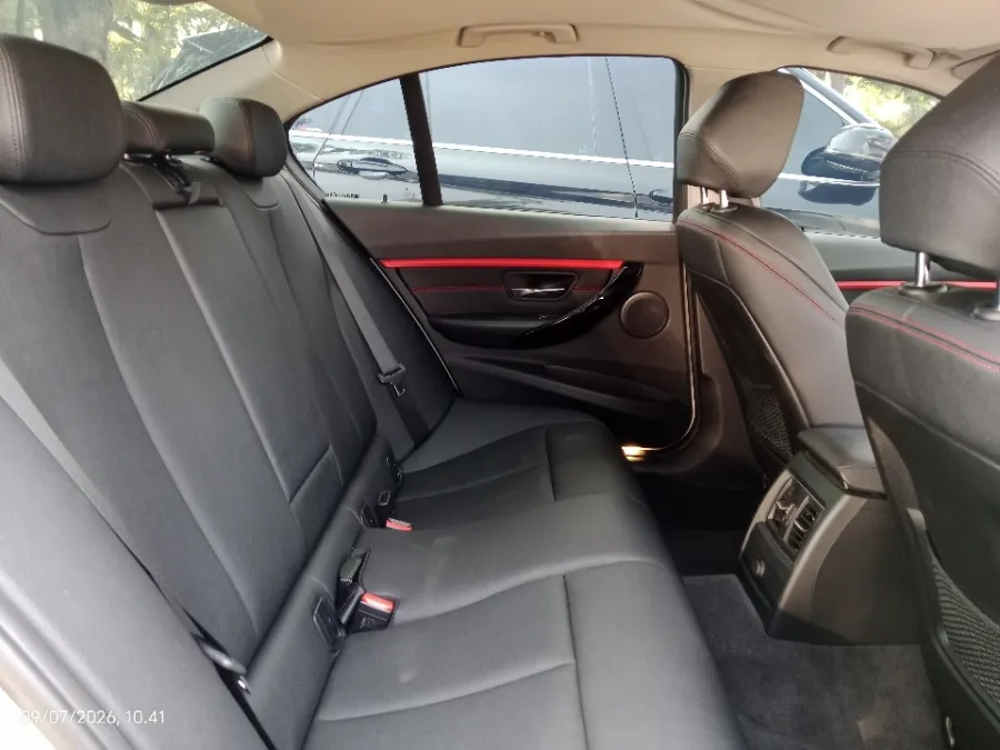 Foto Mobil Bekas Kabin Belakang BMW 320i 2.0 tahun 2016
