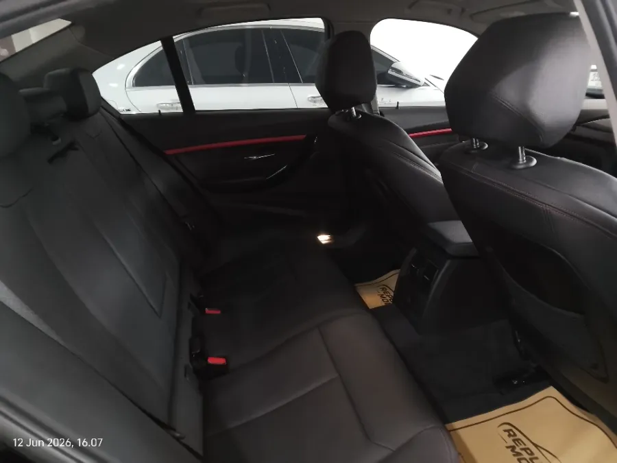 Foto Mobil Bekas Kabin Belakang BMW 320i 2.0 tahun 2016