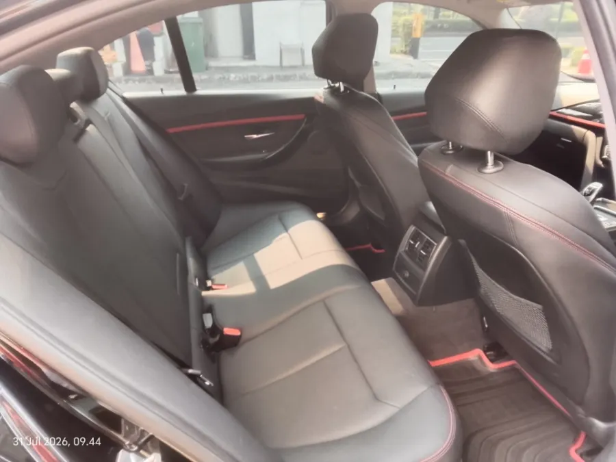 Foto Mobil Bekas Kabin Belakang BMW 320i 2.0 tahun 2016