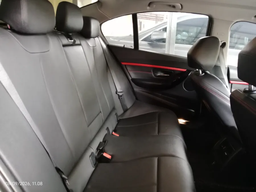 Foto Mobil Bekas Kabin Belakang BMW 320i 2.0 tahun 2016