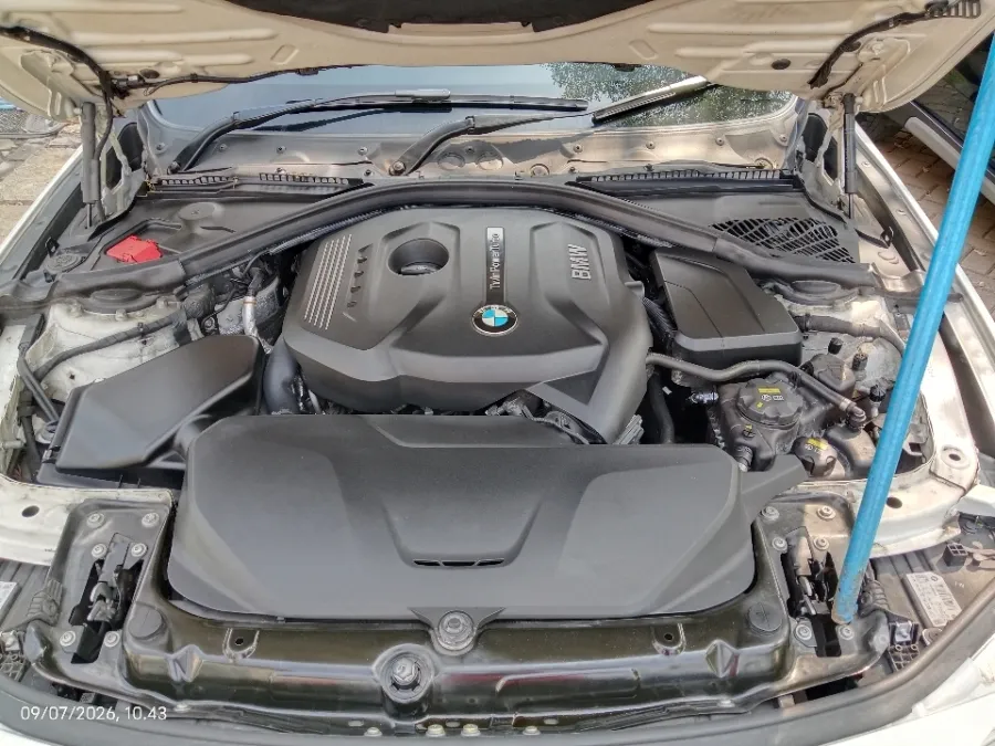 Foto Mobil Bekas Mesin BMW 320i 2.0 tahun 2016