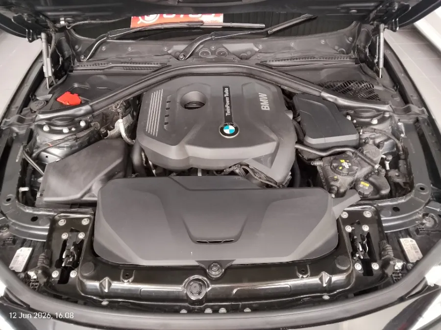 Foto Mobil Bekas Mesin BMW 320i 2.0 tahun 2016