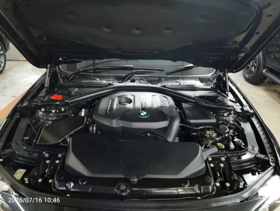 Foto Mobil Bekas Mesin BMW 320i 2.0 tahun 2016