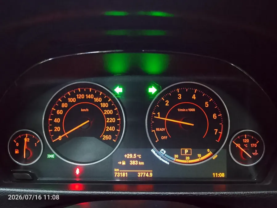 Foto Mobil Bekas Odometer BMW 320i 2.0 tahun 2016
