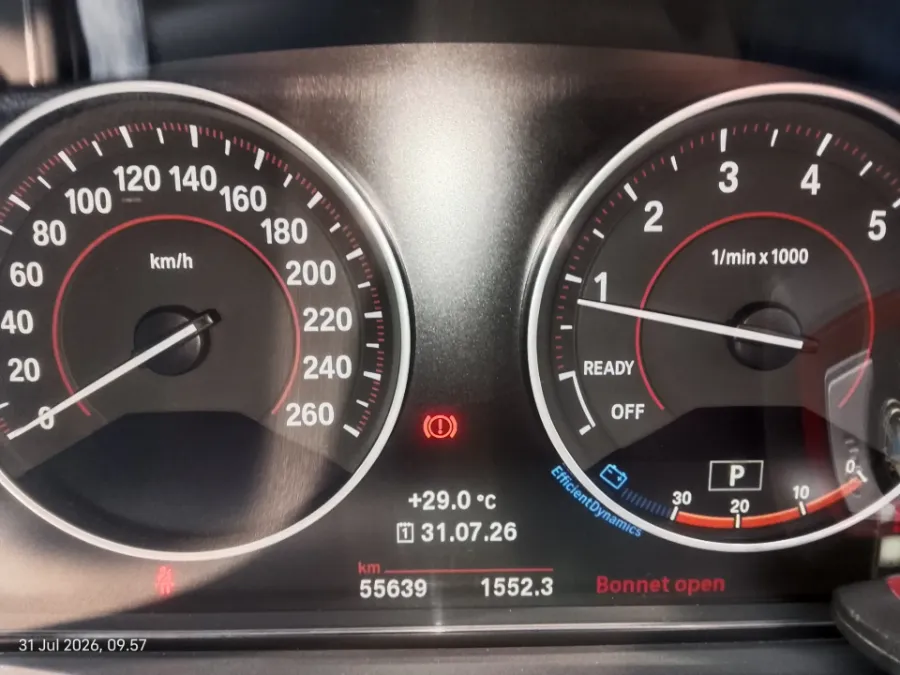 Foto Mobil Bekas Odometer BMW 320i 2.0 tahun 2016