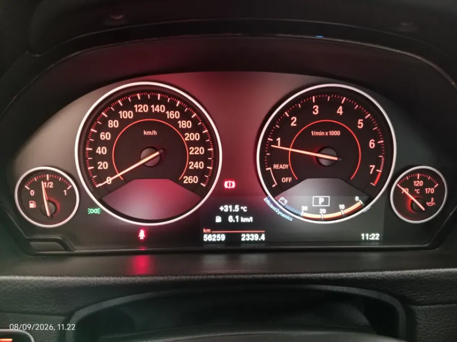 Foto Mobil Bekas Odometer BMW 320i 2.0 tahun 2016