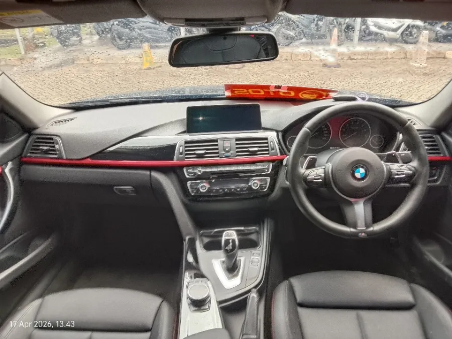 Foto Mobil Bekas Dashboard BMW 320i 2.0 tahun 2017