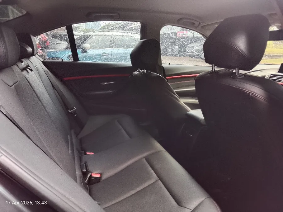 Foto Mobil Bekas Kabin Belakang BMW 320i 2.0 tahun 2017