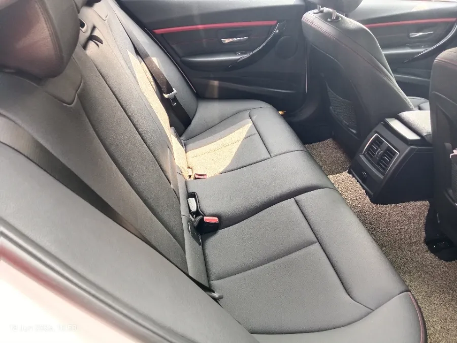 Foto Mobil Bekas Kabin Belakang BMW 320i 2.0 tahun 2017