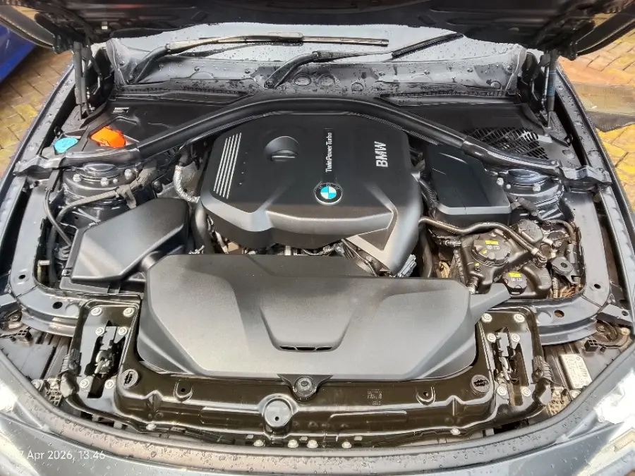 Foto Mobil Bekas Mesin BMW 320i 2.0 tahun 2017
