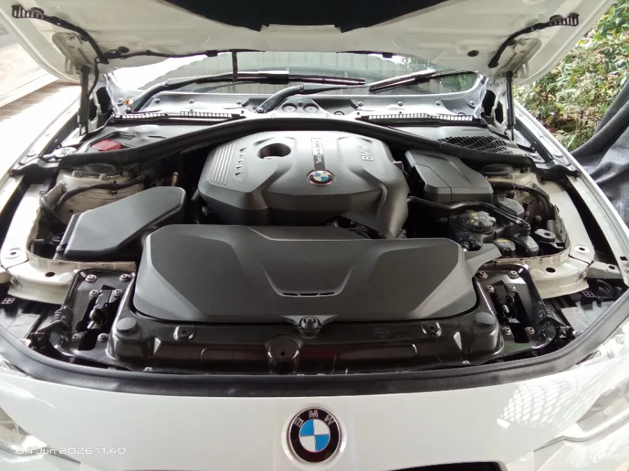 Foto Mobil Bekas Mesin BMW 320i 2.0 tahun 2017