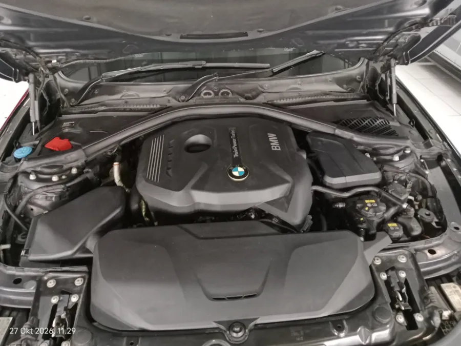 Foto Mobil Bekas Mesin BMW 320i 2.0 tahun 2017