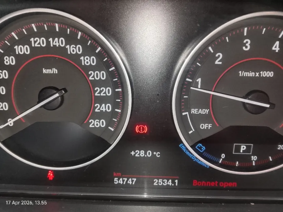 Foto Mobil Bekas Odometer BMW 320i 2.0 tahun 2017